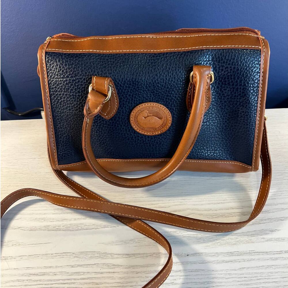 Vtg Dooney & Bourke  Navy/Saddle Pebbled Leather Shoulder Bag
